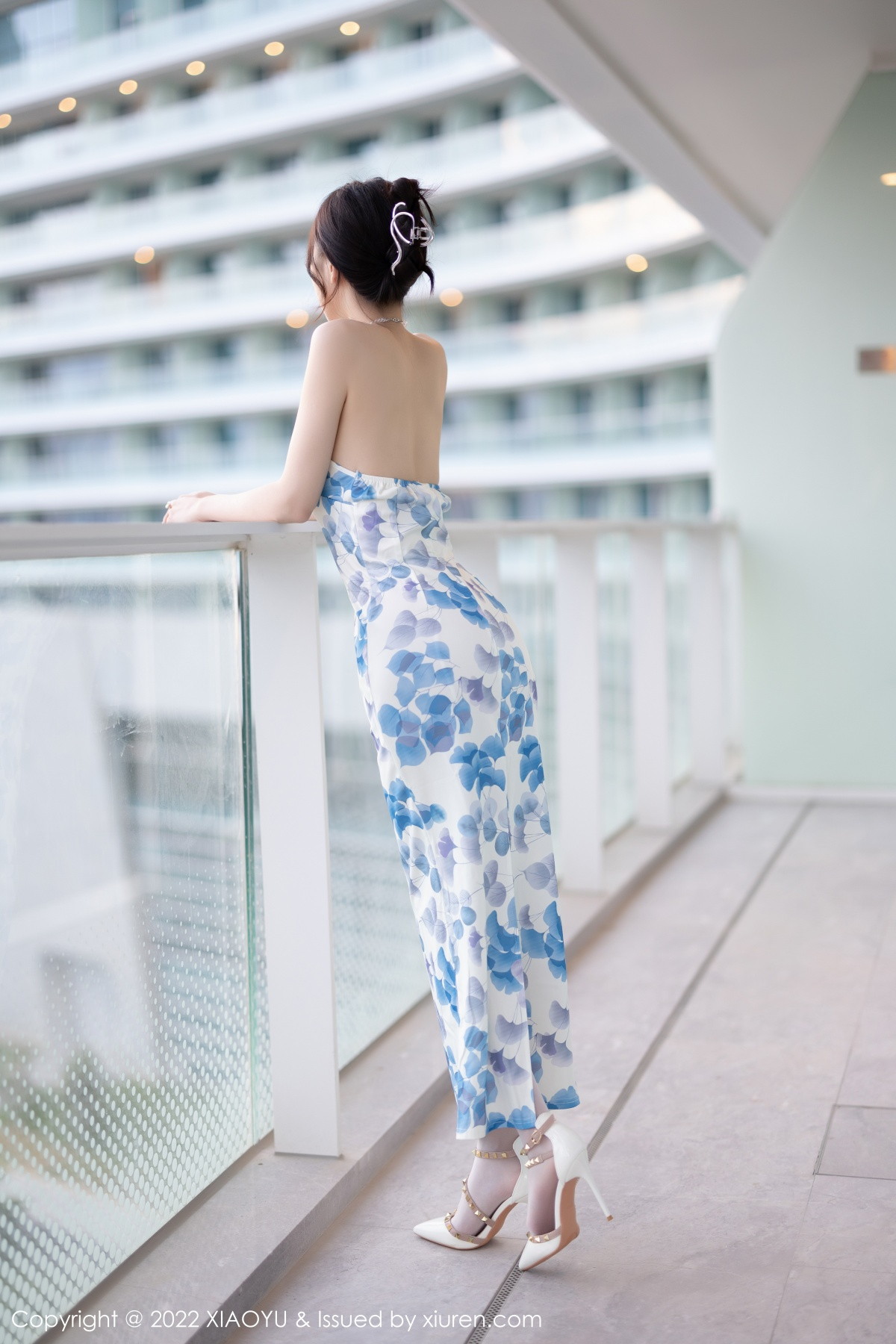 xgyw.top_[XiaoYu画语界]Vol.877_模特林星阑性感露肩带图案连衣短配超薄白丝袜秀美腿迷人写真85P