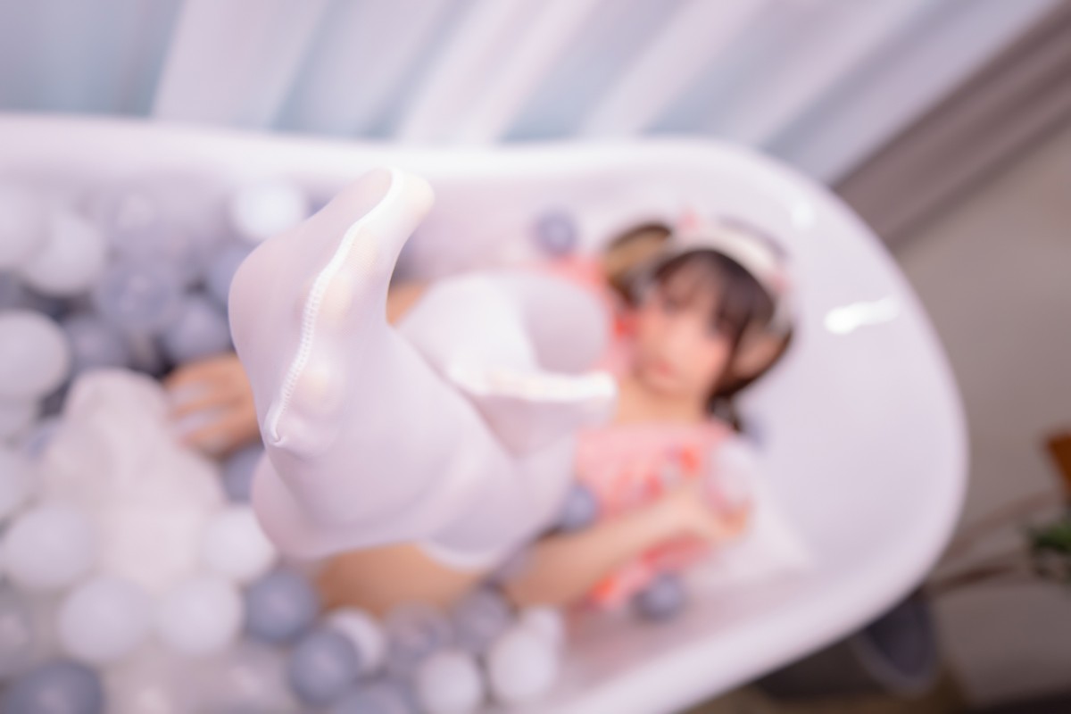 xgyw.top_萝莉美女神楽板真冬雪糕少女主题私房波波池性感粉色睡衣配白丝袜诱惑写真150P