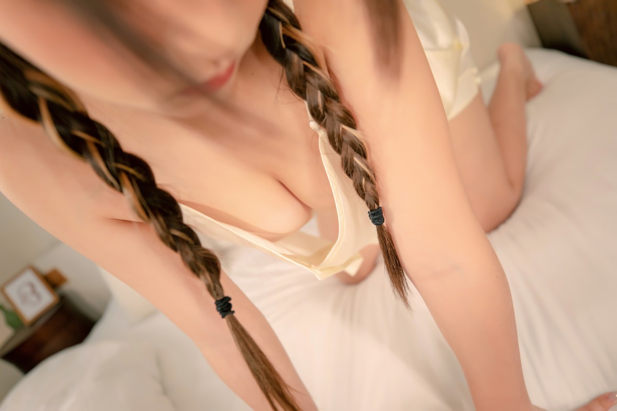 xgyw.top_萝莉美女神楽板真冬雪糕少女主题私房波波池性感粉色睡衣配白丝袜诱惑写真150P
