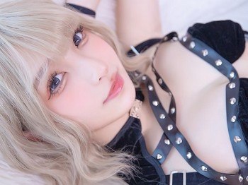 小妹美校花楽板真冬黑色丝袜中式主题私人性感黑色中式露超薄黑色丝袜秀蜜桃臀美腿骚扰写真75P
