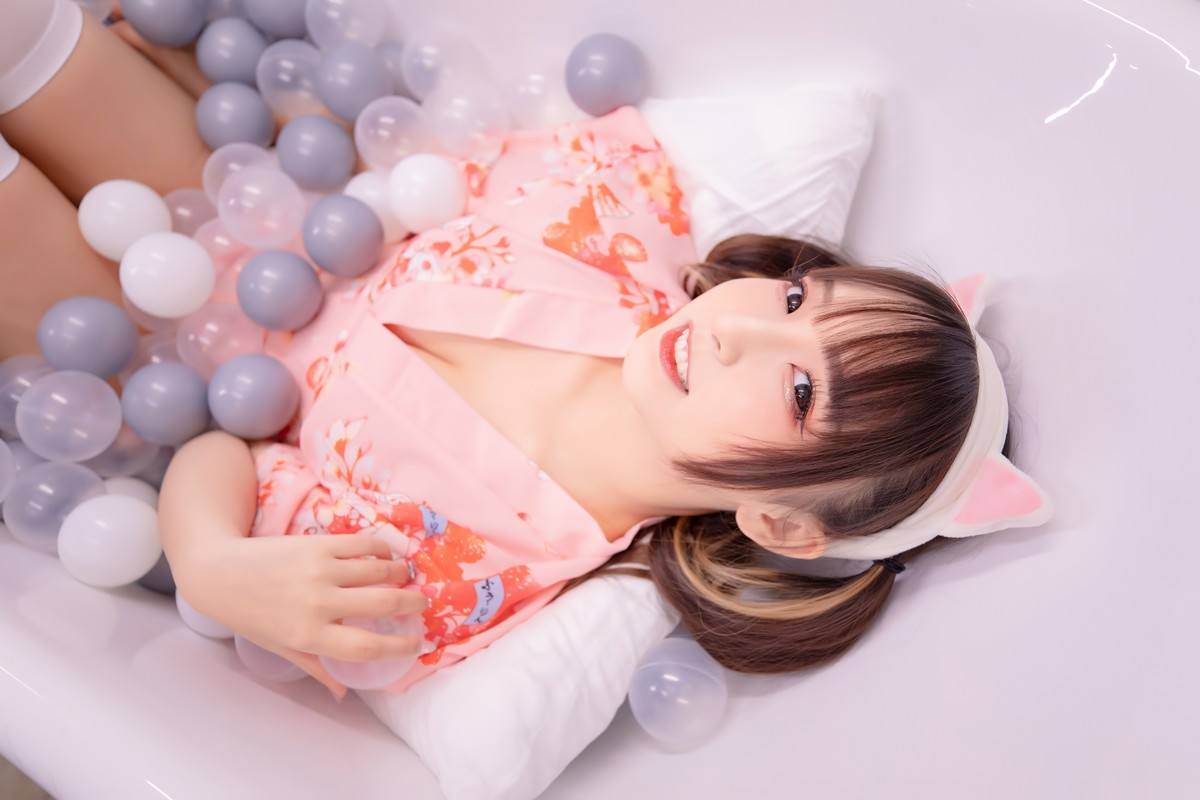 xgyw.top_萝莉美女神楽板真冬雪糕少女主题私房波波池性感粉色睡衣配白丝袜诱惑写真150P