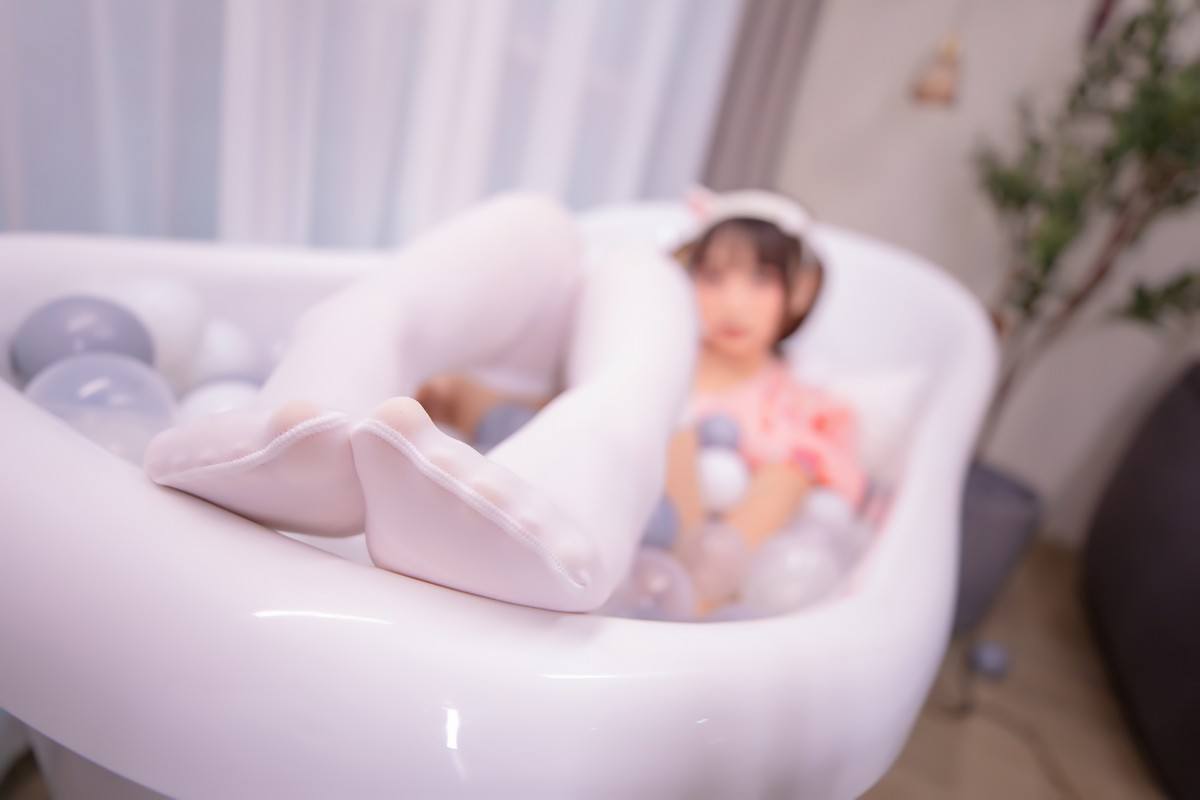 xgyw.top_萝莉美女神楽板真冬雪糕少女主题私房波波池性感粉色睡衣配白丝袜诱惑写真150P