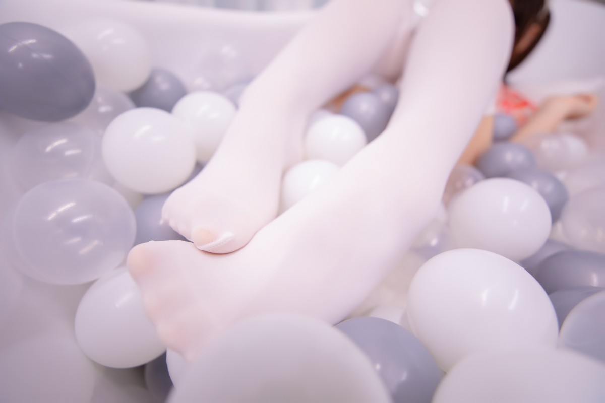 xgyw.top_萝莉美女神楽板真冬雪糕少女主题私房波波池性感粉色睡衣配白丝袜诱惑写真150P