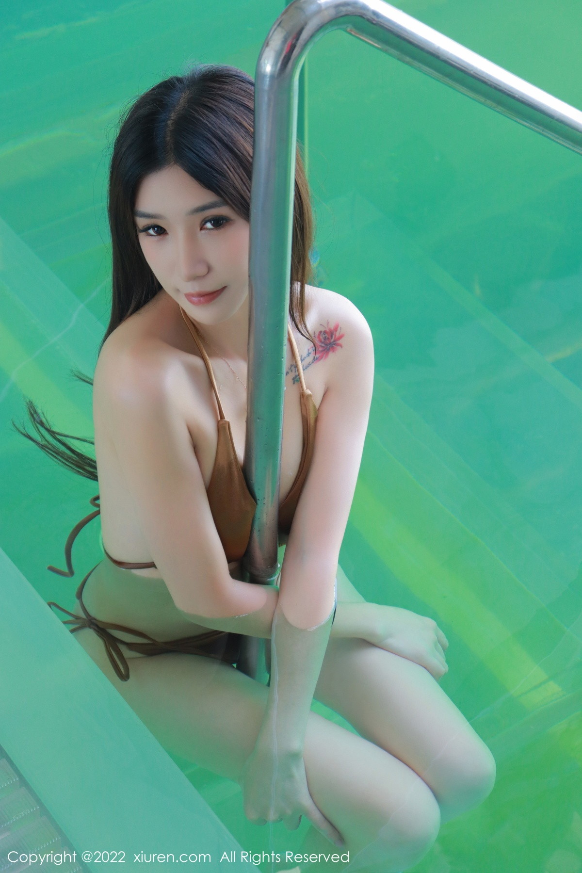 xgyw.top_XiuRen第5682期_模特hebe韩心雨香格里拉旅拍橙灰色比基尼秀完美身材诱惑写真63P