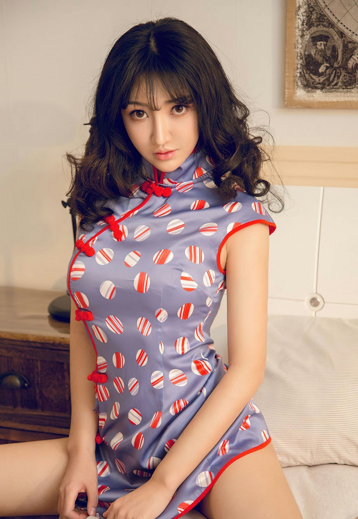 xgyw.top_[Ugirls爱尤物]No.2433_模特韩熙私房性感超短旗袍 红色运动装秀完美身材诱惑写真35P