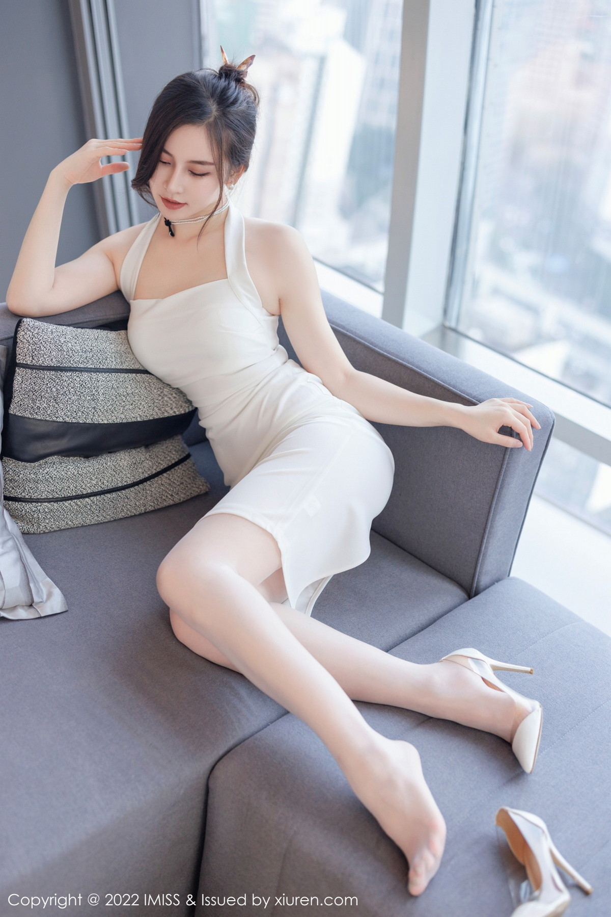 xgyw.top_[IMISS爱蜜社]Vol.705_气质美女Vanessa脱白色连衣长裙露白色内衣配超薄肉丝诱惑写真78P