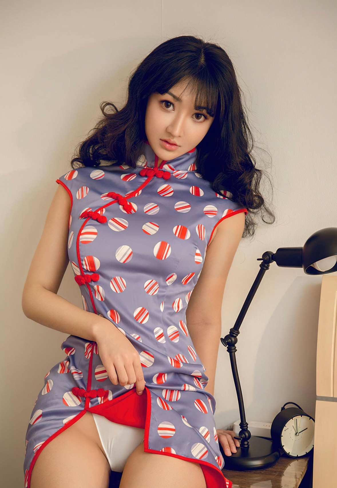 xgyw.top_[Ugirls爱尤物]No.2433_模特韩熙私房性感超短旗袍 红色运动装秀完美身材诱惑写真35P