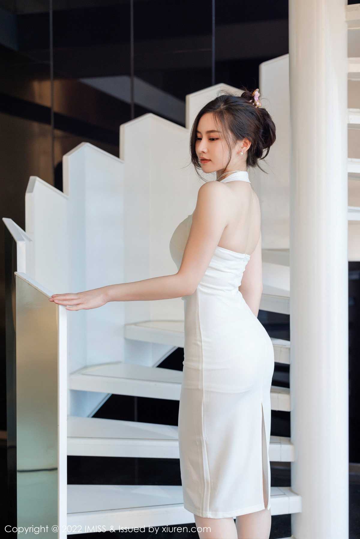 xgyw.top_[IMISS爱蜜社]Vol.705_气质美女Vanessa脱白色连衣长裙露白色内衣配超薄肉丝诱惑写真78P