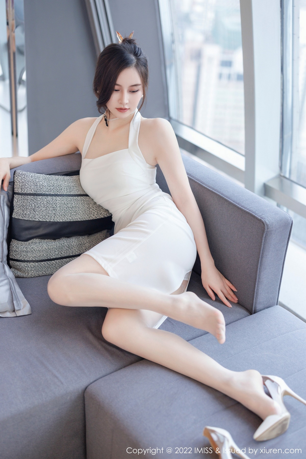 xgyw.top_[IMISS爱蜜社]Vol.705_气质美女Vanessa脱白色连衣长裙露白色内衣配超薄肉丝诱惑写真78P
