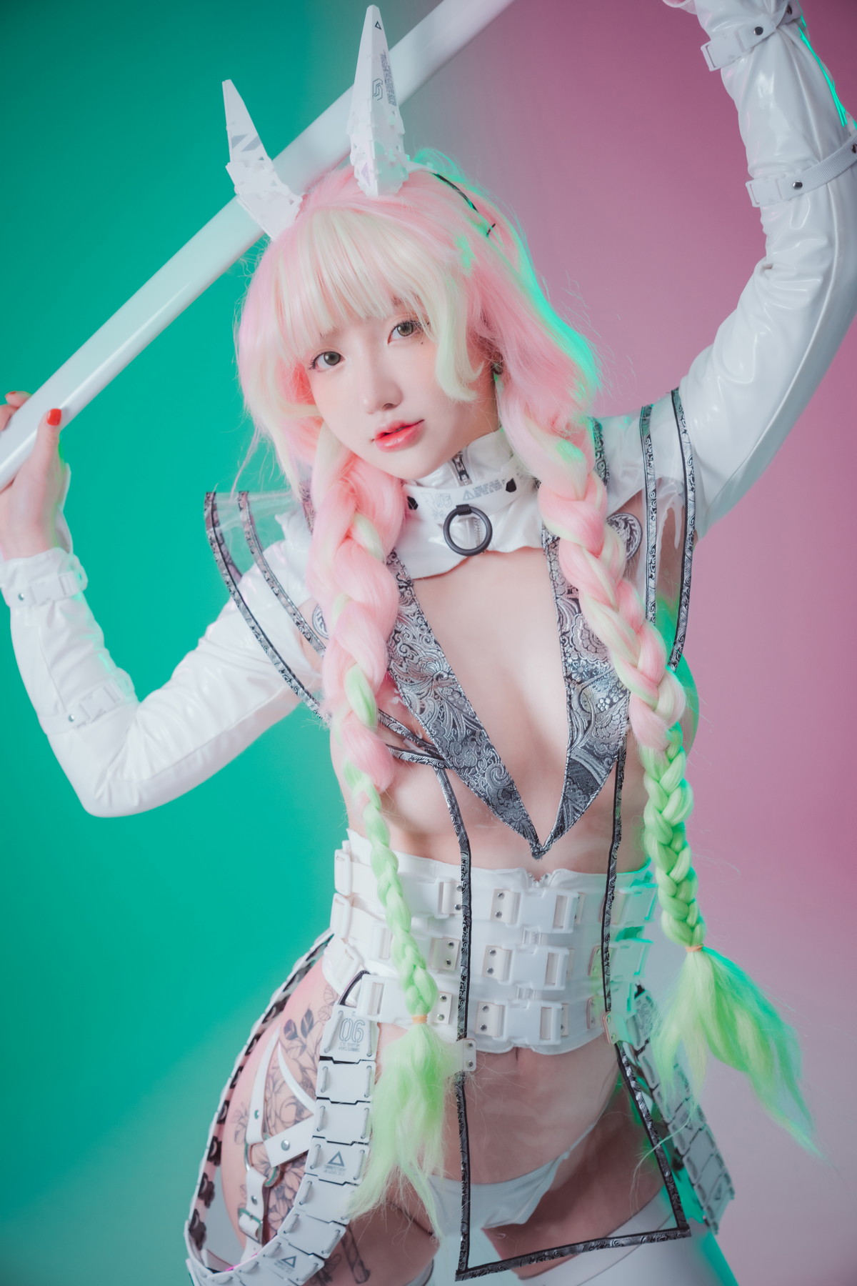 xgyw.top_[DJAWA]No.206_模特Yeeun_Cyber Hunter Mitsuri主题性感白色皮质服饰秀翘臀诱惑写真51P