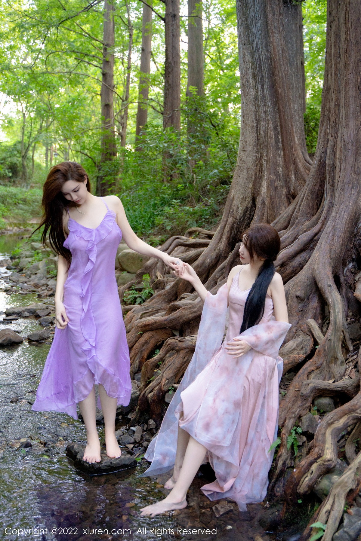 xgyw.top_[XiuRen秀人网]No.5690_模特婠婠么户外拍摄性感淡紫色吊带裙秀曼妙身材靓丽迷人写真81P