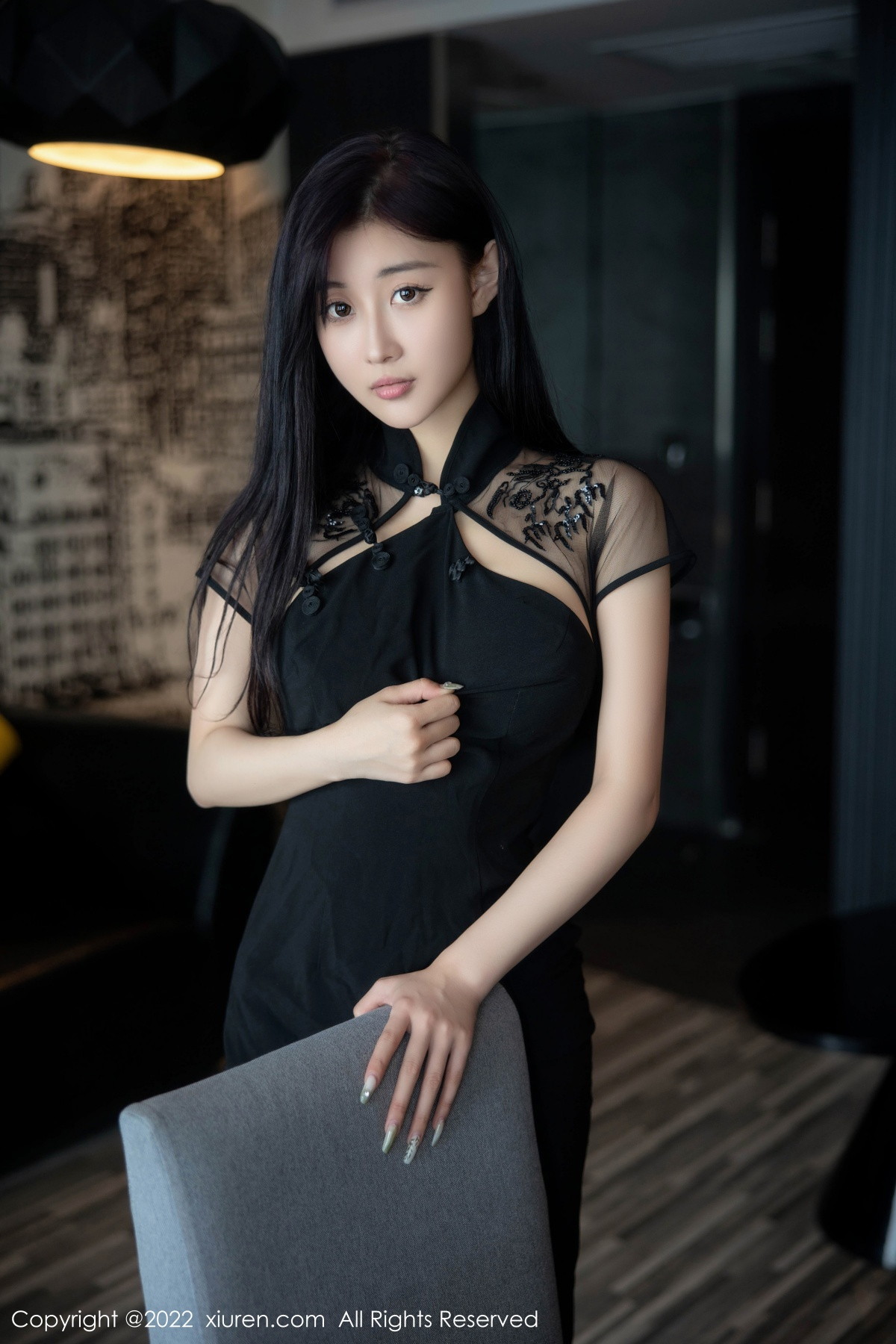 xgyw.top_[XiuRen秀人网]No.5691_模特顾楚楚maily性感黑色旗袍服配魅惑黑丝秀美腿甜美迷人写真86P