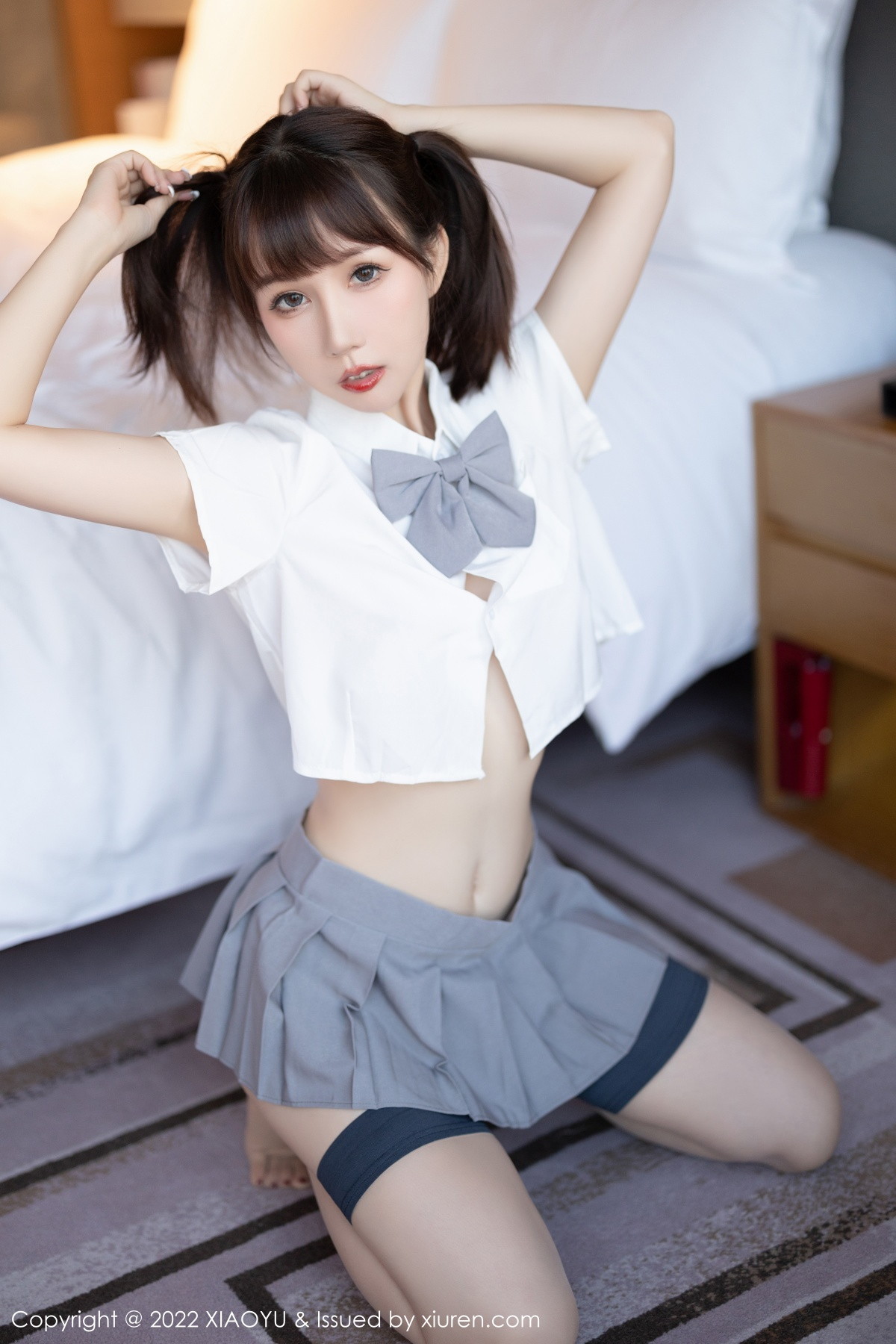 xgyw.top_[XiaoYu画语界]Vol.880_模特波巧酱私房性感白T配灰短裙 灰色高开叉服饰迷人诱惑写真72P