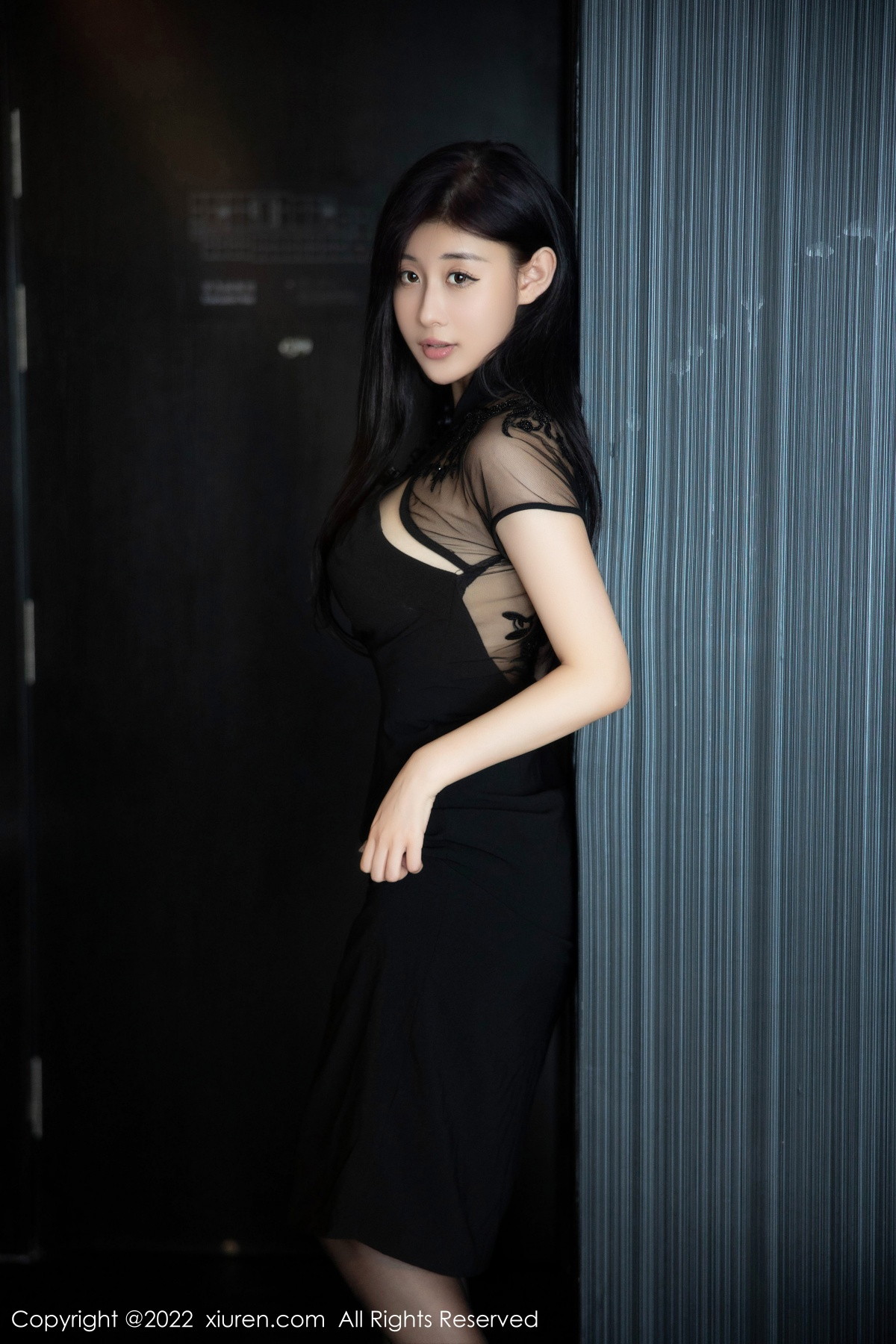 xgyw.top_[XiuRen秀人网]No.5691_模特顾楚楚maily性感黑色旗袍服配魅惑黑丝秀美腿甜美迷人写真86P