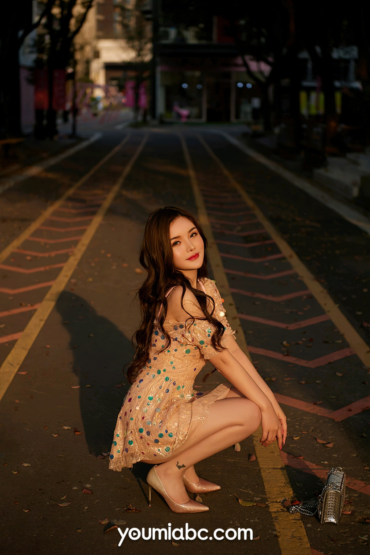 xgyw.top_[YouMi尤蜜]Vol.815_模特陈宇曦户外性感连衣裙 私房黑色内衣秀完美身材诱惑写真26P