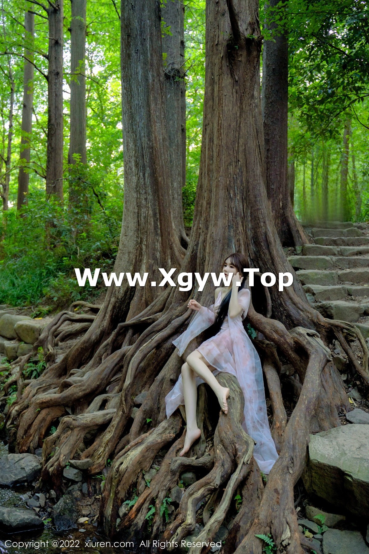 xgyw.top_[XiuRen秀人网]No.5690_模特婠婠么户外拍摄性感淡紫色吊带裙秀曼妙身材靓丽迷人写真81P