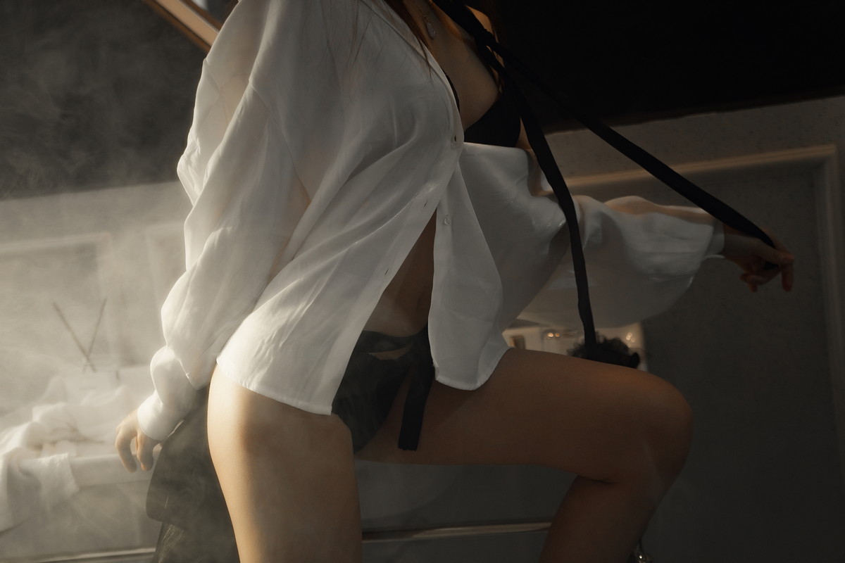 xgyw.top_网络美女桜桃喵狼来了系列主题私房性感白T露黑色内衣秀完美身材诱惑写真115P