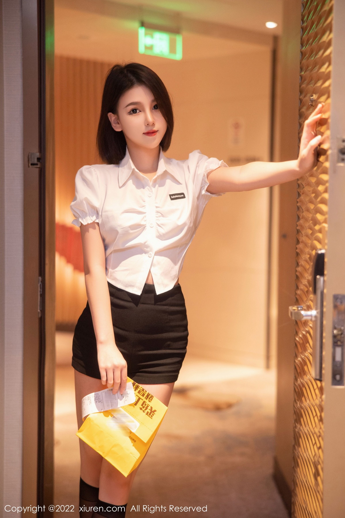 xgyw.top_XiuRen第5702期_新人模特美羊羊宾馆里性感白T配黑短裤露性感薄纱内衣诱惑写真88P