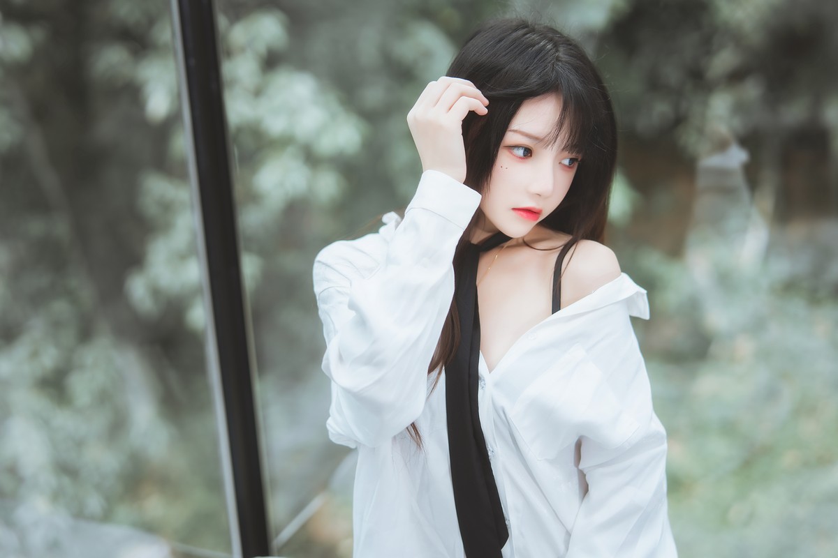 xgyw.top_网络美女桜桃喵狼来了系列主题私房性感白T露黑色内衣秀完美身材诱惑写真115P