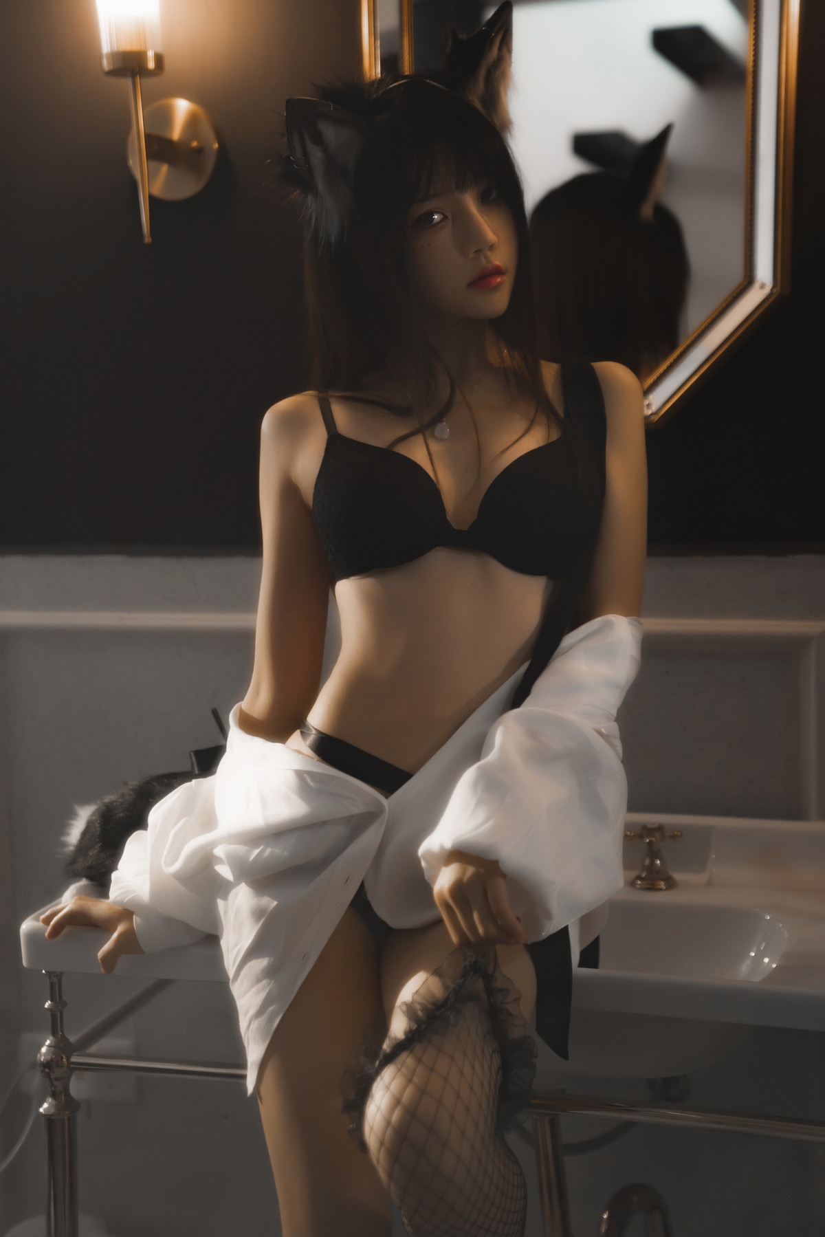 xgyw.top_网络美女桜桃喵狼来了系列主题私房性感白T露黑色内衣秀完美身材诱惑写真115P