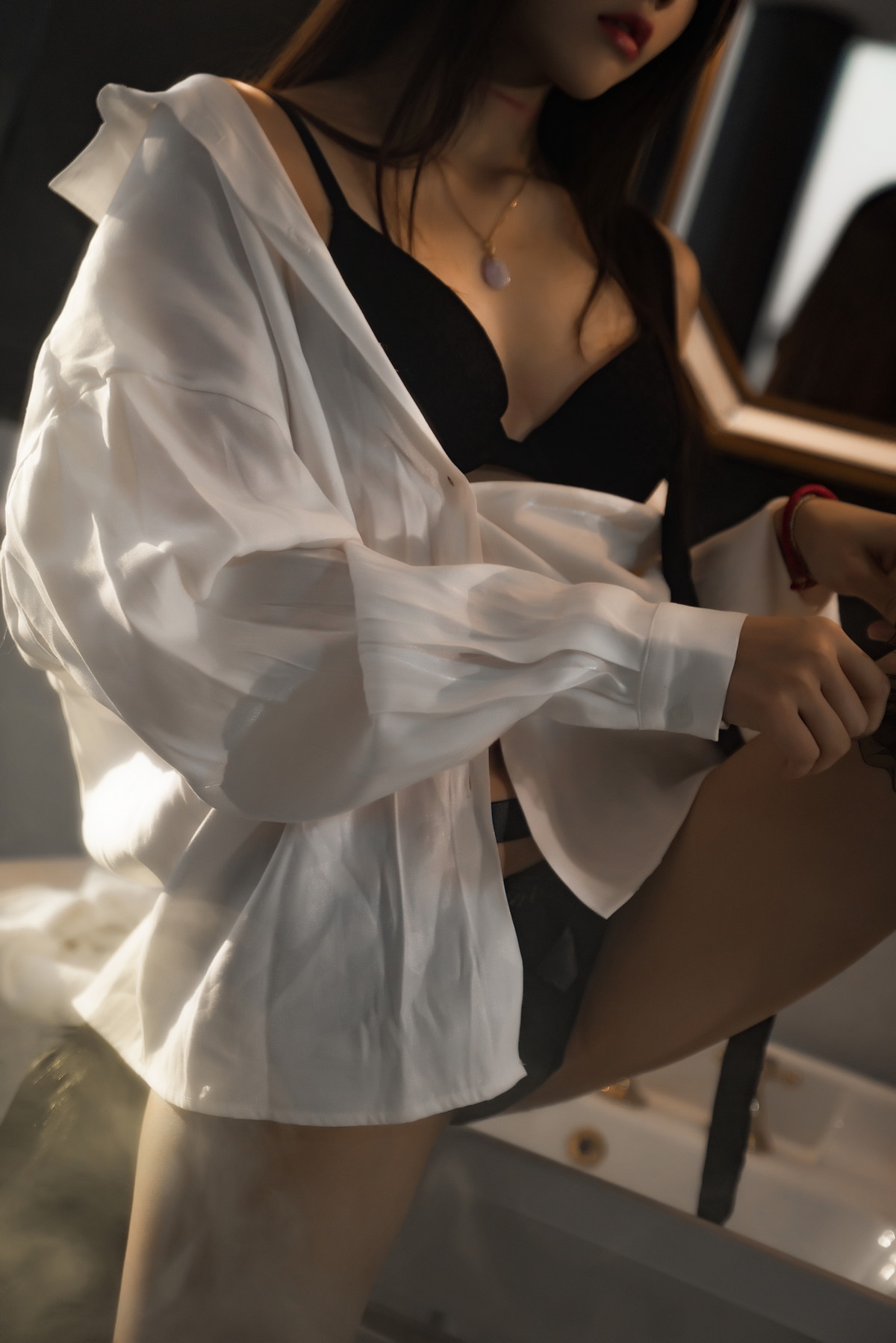 xgyw.top_网络美女桜桃喵狼来了系列主题私房性感白T露黑色内衣秀完美身材诱惑写真115P