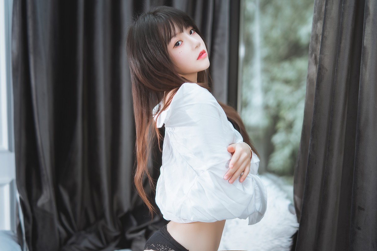 xgyw.top_网络美女桜桃喵狼来了系列主题私房性感白T露黑色内衣秀完美身材诱惑写真115P