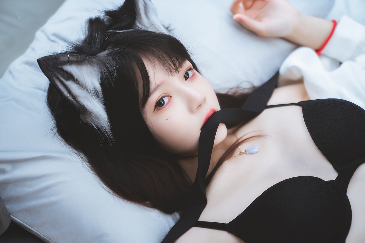 xgyw.top_网络美女桜桃喵狼来了系列主题私房性感白T露黑色内衣秀完美身材诱惑写真115P