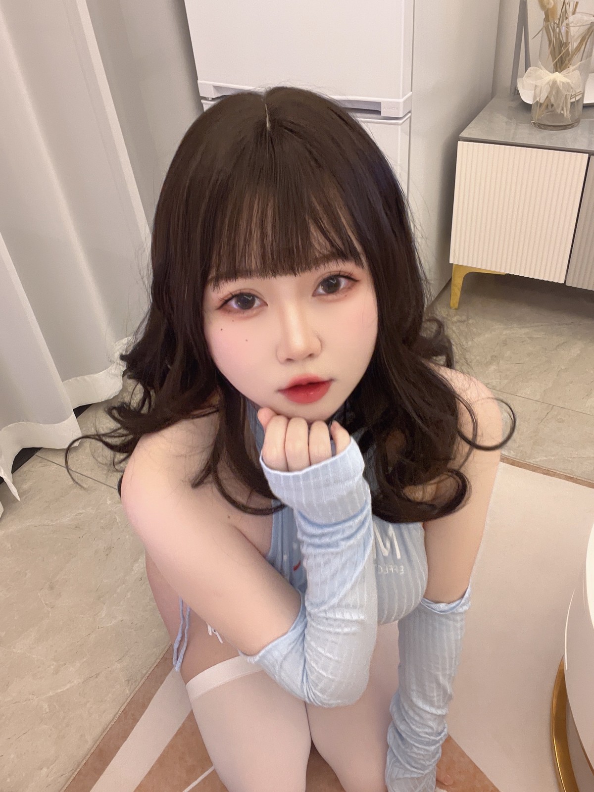 xgyw.top_蜜桃少女是依酱吖妹妹自拍主题私房性感开胸连身裙半撩秀豪乳翘臀诱惑写真31P