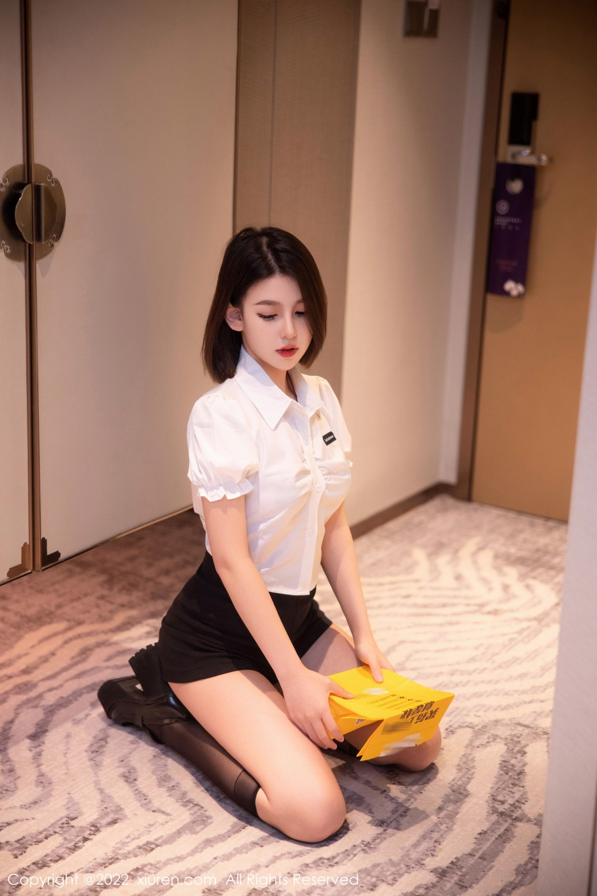 xgyw.top_XiuRen第5702期_新人模特美羊羊宾馆里性感白T配黑短裤露性感薄纱内衣诱惑写真88P