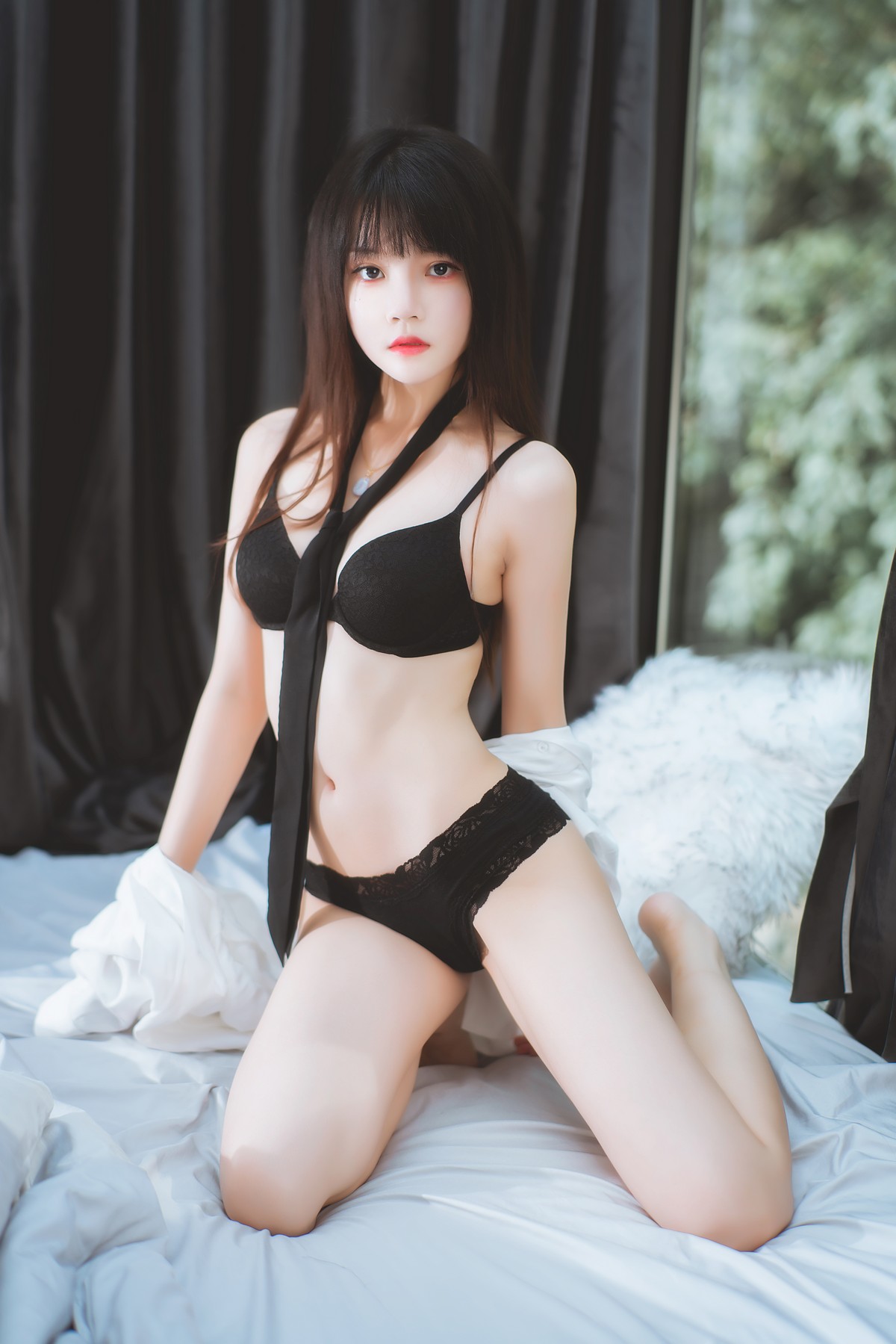 xgyw.top_网络美女桜桃喵狼来了系列主题私房性感白T露黑色内衣秀完美身材诱惑写真115P