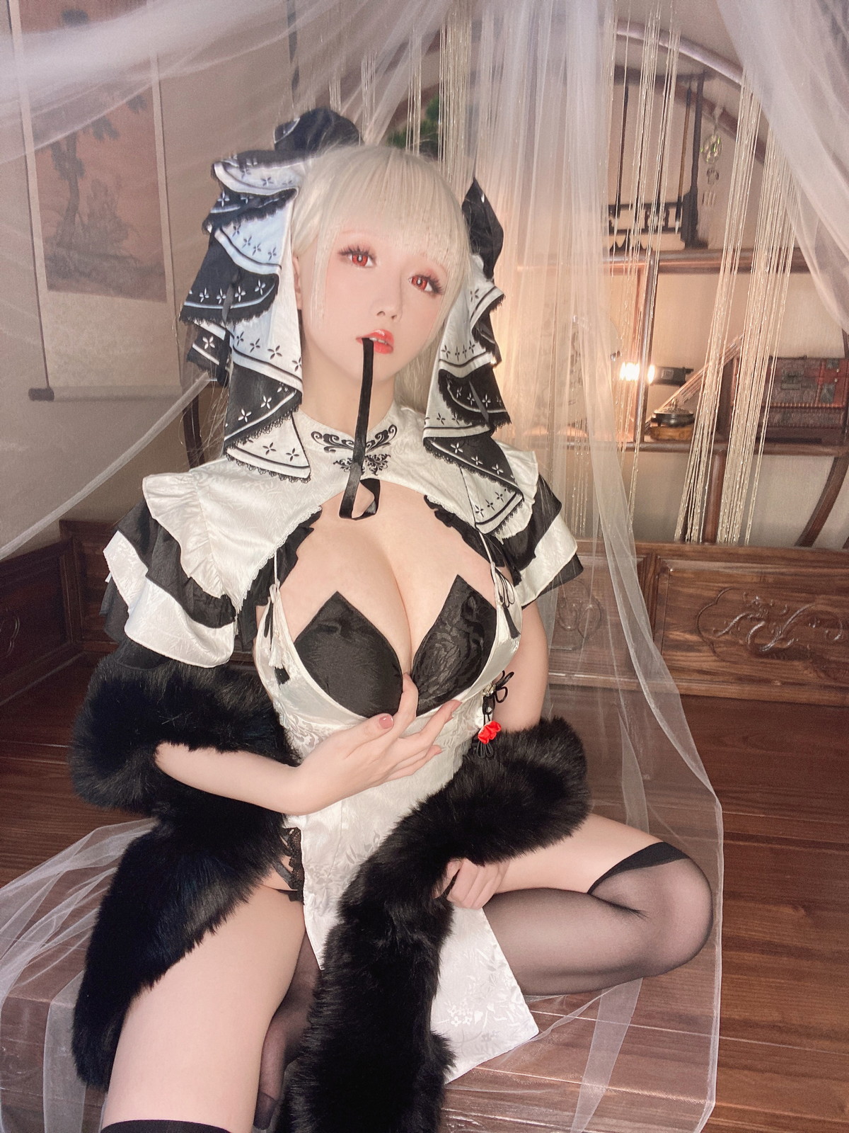 xgyw.top_Coser小姐姐星之迟迟可畏旗袍主题私房性感旗袍配黑丝袜秀翘臀美腿诱惑写真52P