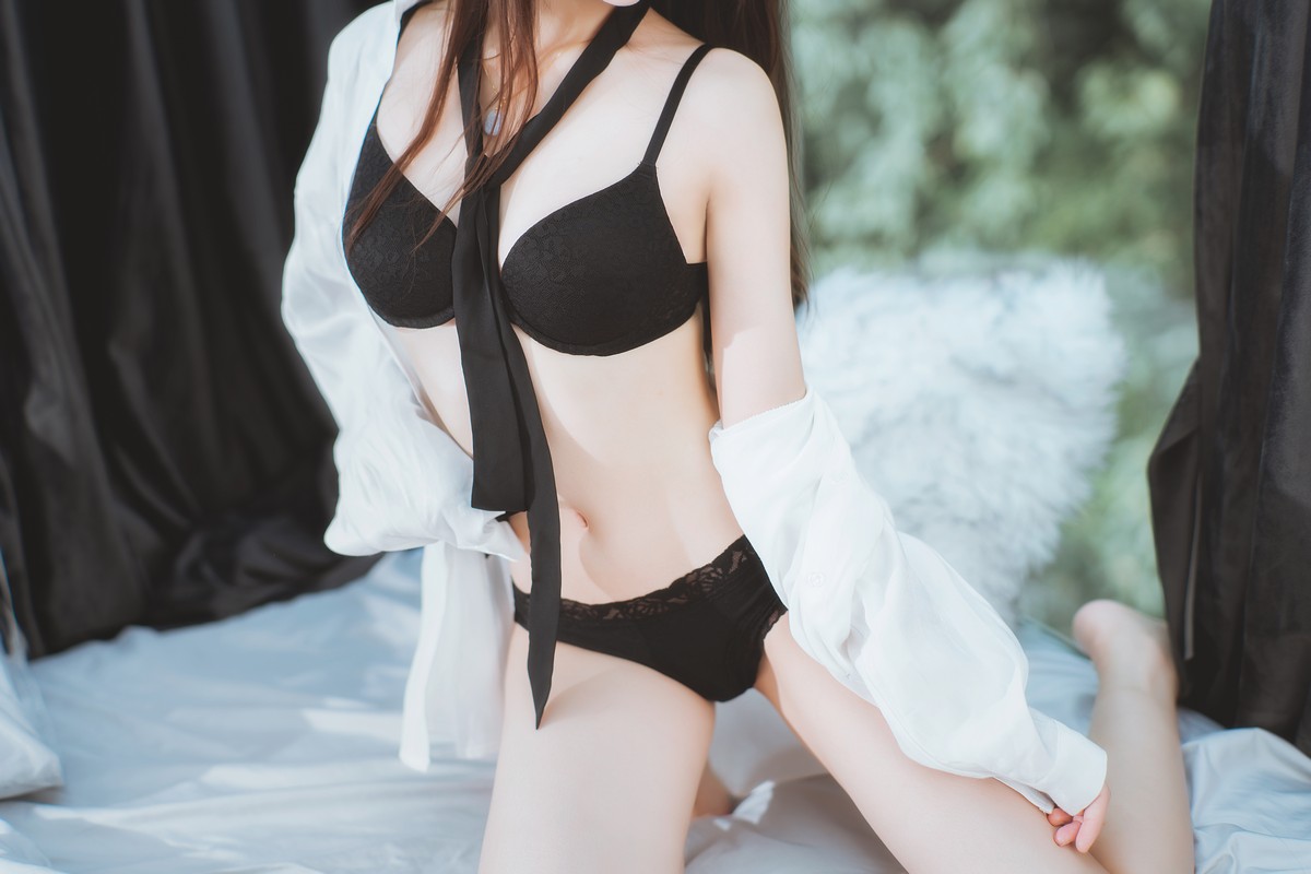 xgyw.top_网络美女桜桃喵狼来了系列主题私房性感白T露黑色内衣秀完美身材诱惑写真115P