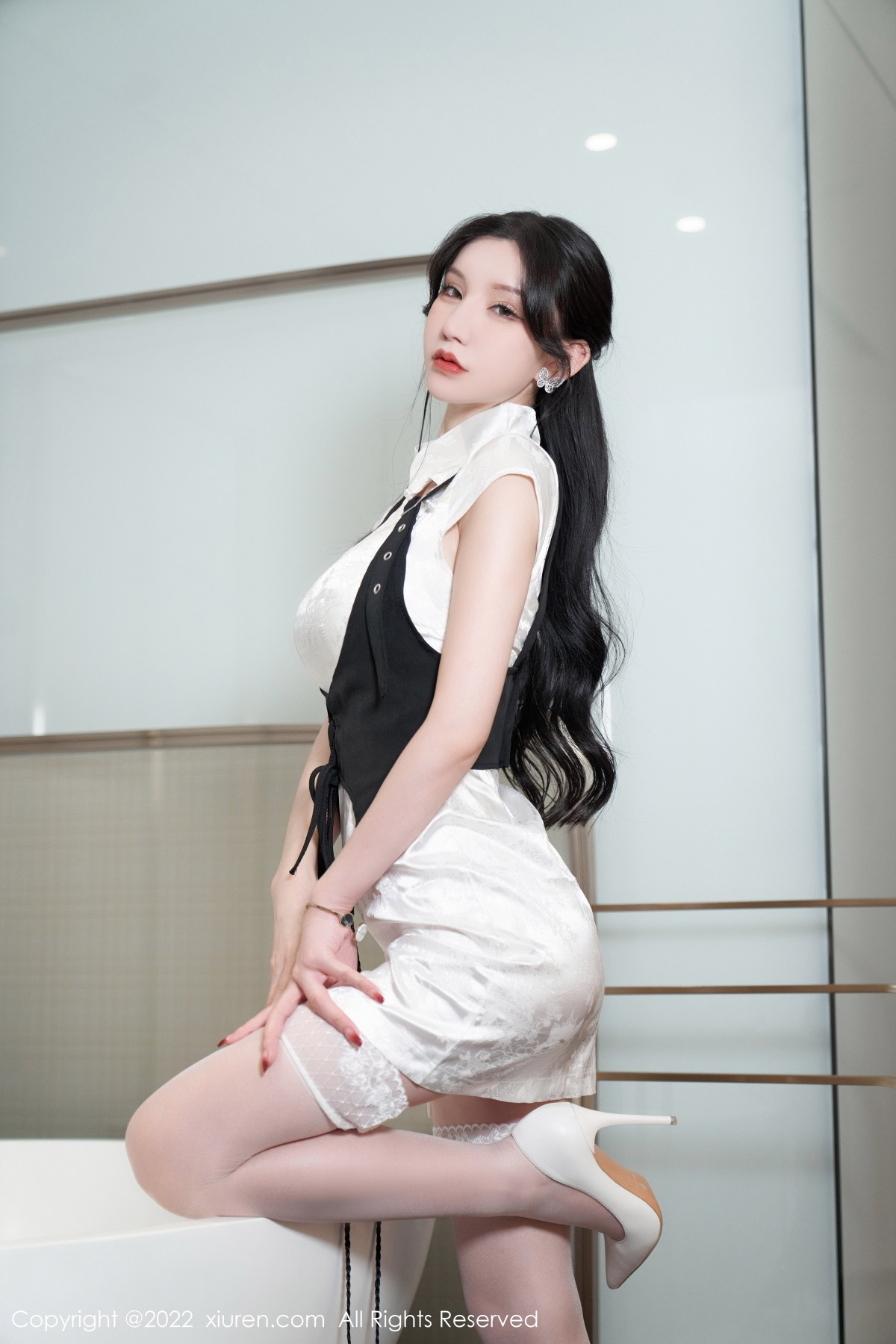 xgyw.top_XiuRen第5701期_女神周于希Sally浴缸场景脱白色旗袍服露白色蕾丝内衣诱惑写真75P