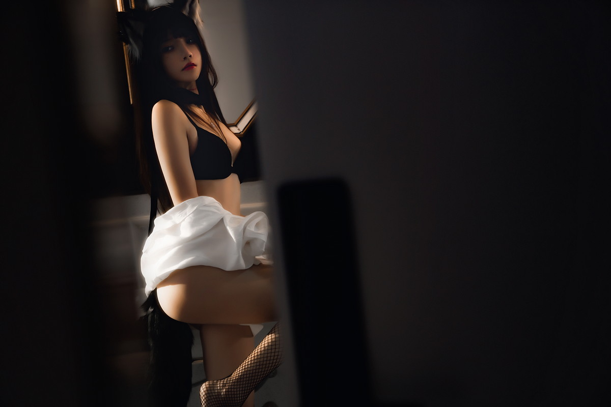 xgyw.top_网络美女桜桃喵狼来了系列主题私房性感白T露黑色内衣秀完美身材诱惑写真115P