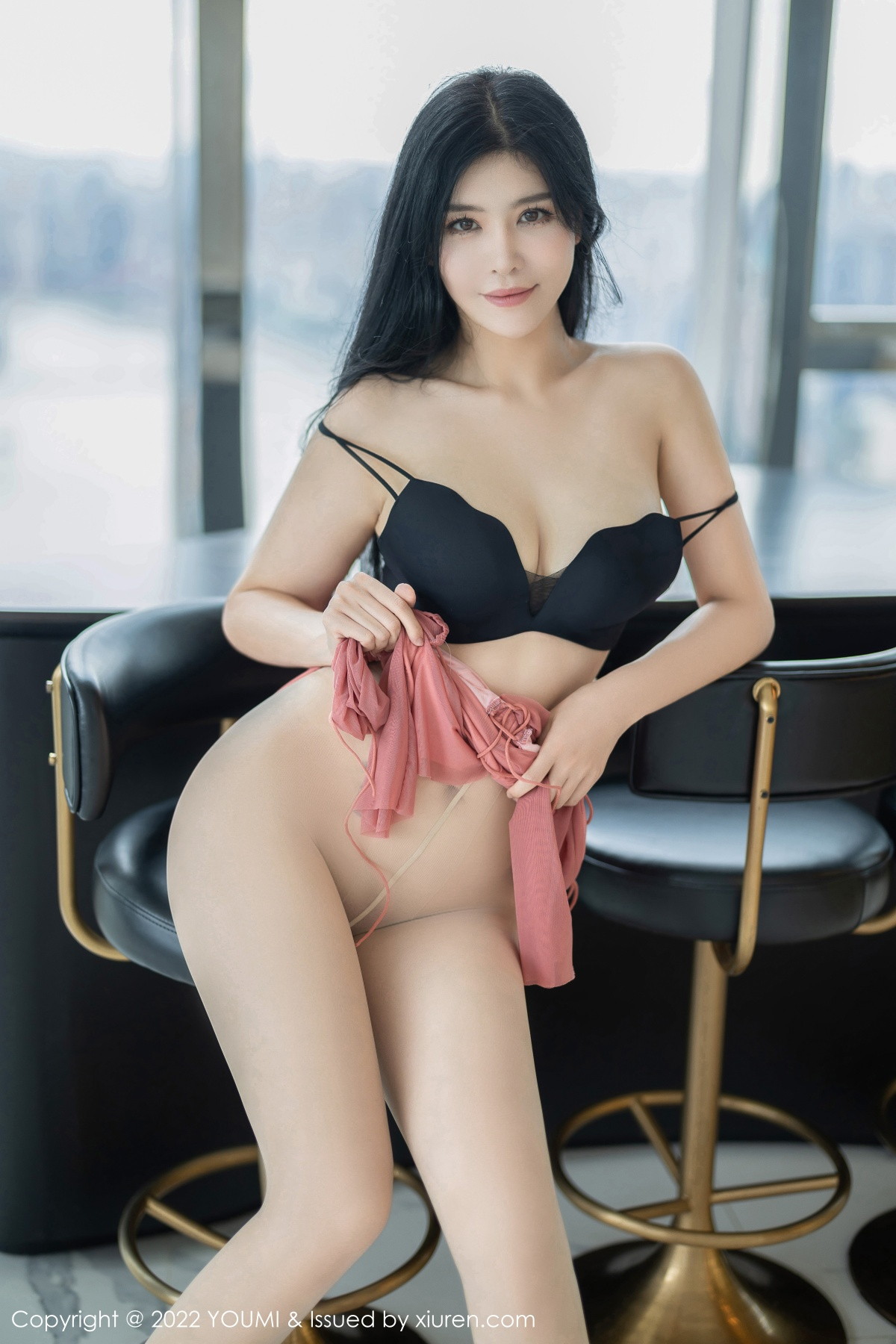 xgyw.top_[YouMi尤蜜荟]Vol.852_女神刘钰儿性感浅色连衣裙露黑色内衣配无内肉丝惹火诱惑写真71P