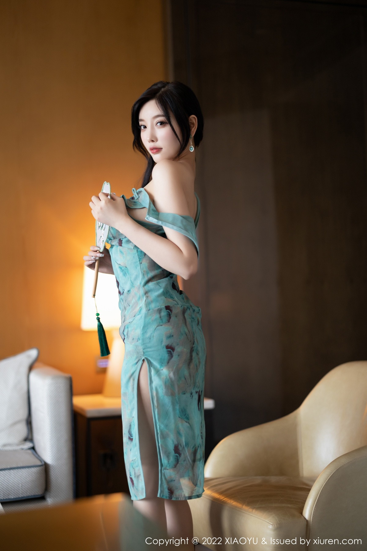 xgyw.top_[XiaoYu画语界]Vol.882_女神杨晨晨Yome户外蓝暗色旗袍配超薄肉丝秀完美身材诱惑写真92P