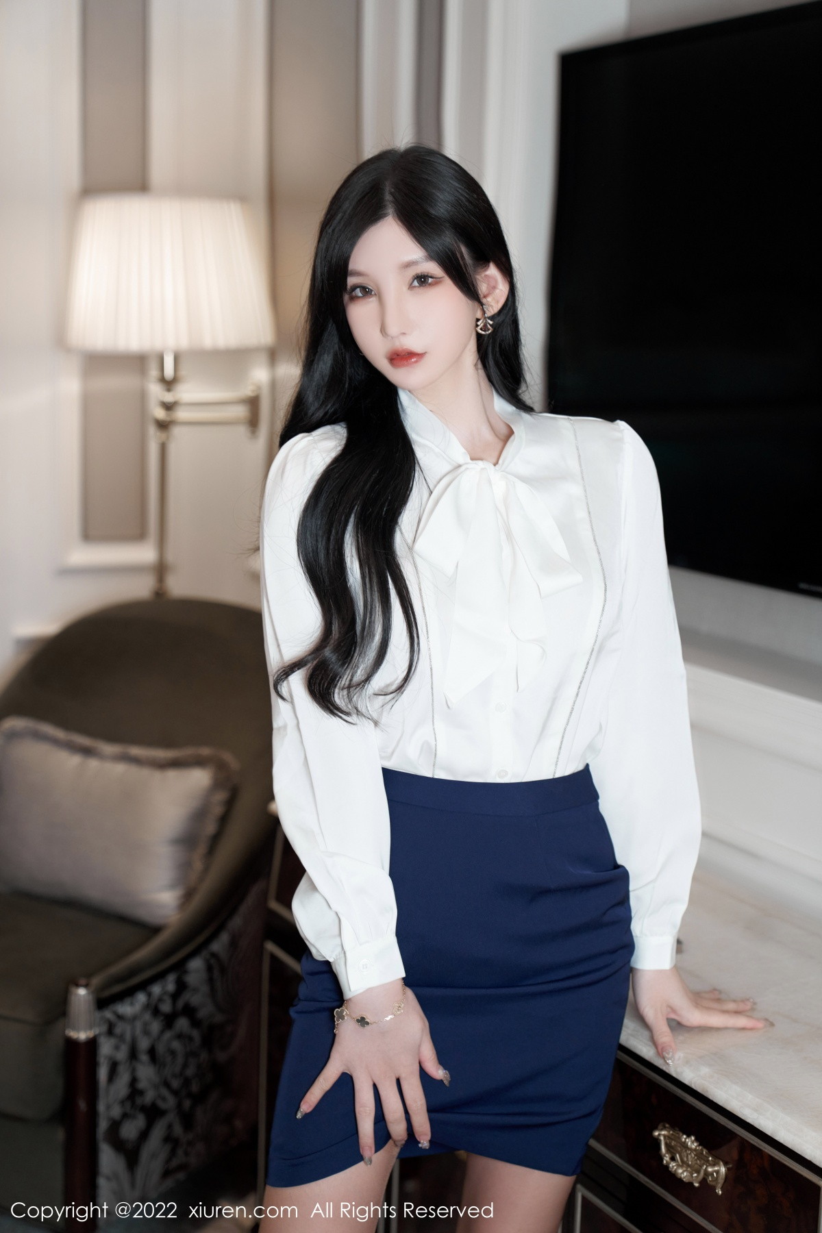 xgyw.top_[XiuRen秀人网]No.5716_女神周于希Sally白色上衣配蓝短裙半脱露橙色蕾丝内衣诱惑写真85P