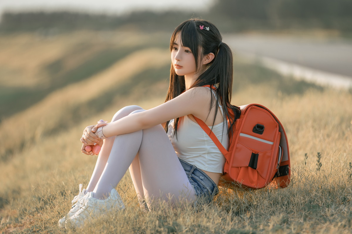 xgyw.top_网络美女桜井宁宁小红包主题户外真空短上衣配牛仔短裤半脱秀惹火身材诱惑写真71P