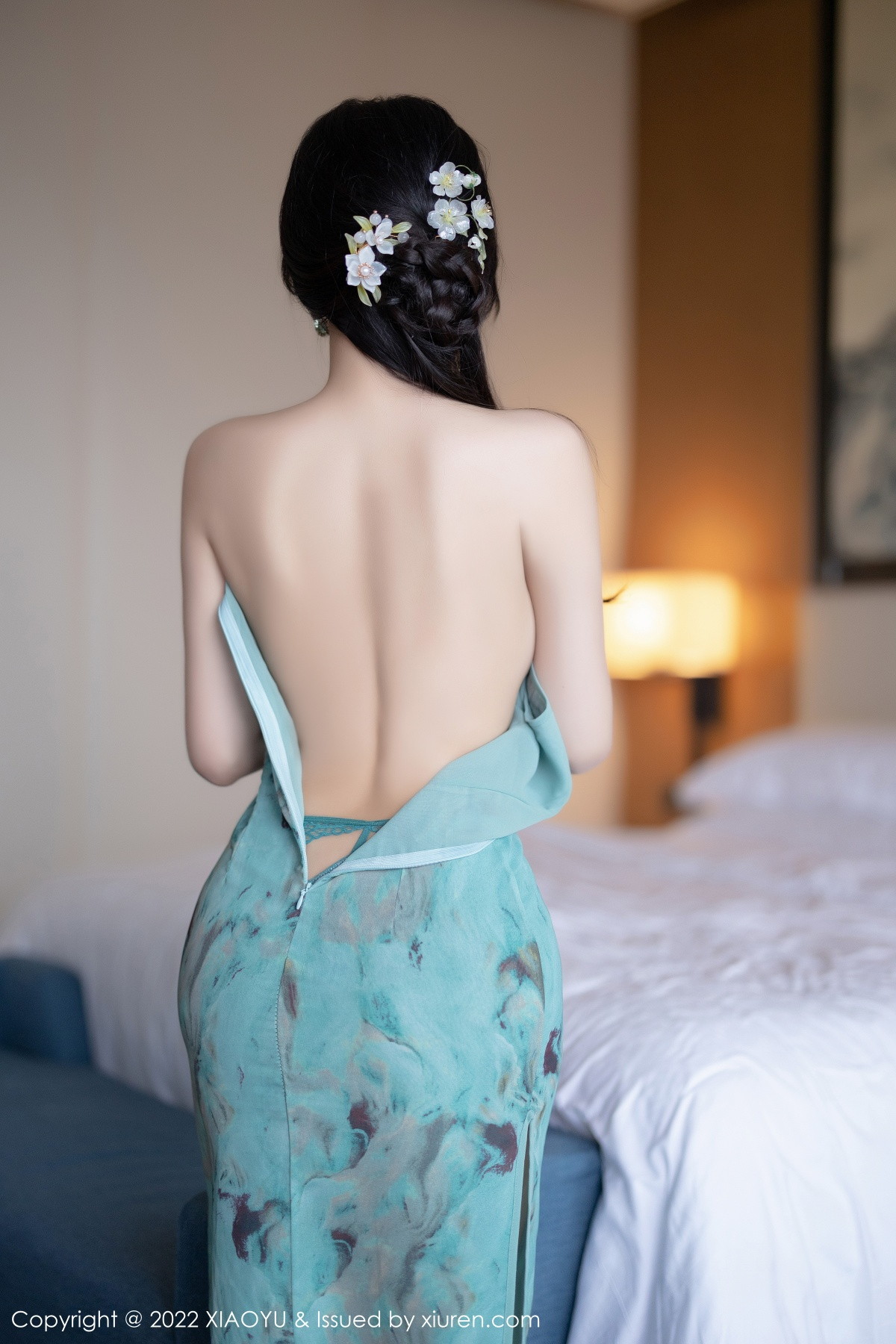 xgyw.top_[XiaoYu画语界]Vol.882_女神杨晨晨Yome户外蓝暗色旗袍配超薄肉丝秀完美身材诱惑写真92P