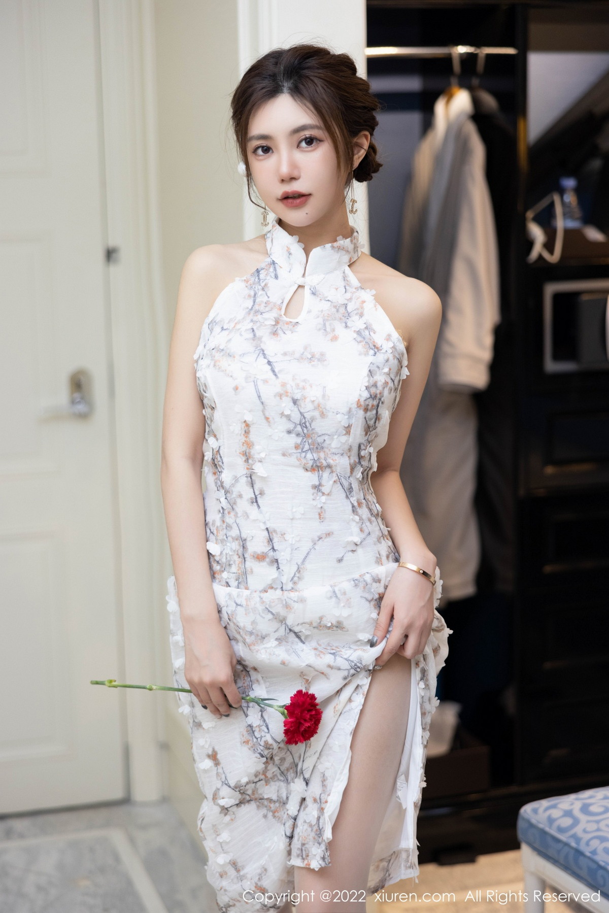 xgyw.top_[XiuRen秀人网]No.5713_女神绮里嘉ula心愿旅拍性感图案旗袍配开档白丝撩人诱惑写真97P