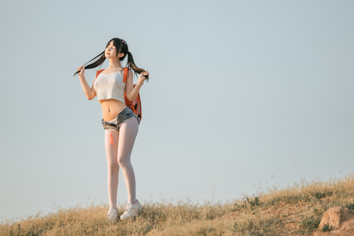 xgyw.top_网络美女桜井宁宁小红包主题户外真空短上衣配牛仔短裤半脱秀惹火身材诱惑写真71P