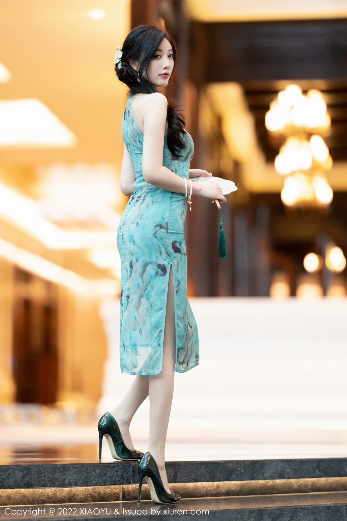 xgyw.top_[XiaoYu画语界]Vol.882_女神杨晨晨Yome户外蓝暗色旗袍配超薄肉丝秀完美身材诱惑写真92P