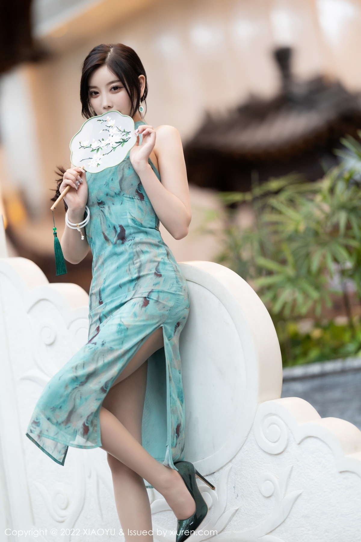 xgyw.top_[XiaoYu画语界]Vol.882_女神杨晨晨Yome户外蓝暗色旗袍配超薄肉丝秀完美身材诱惑写真92P
