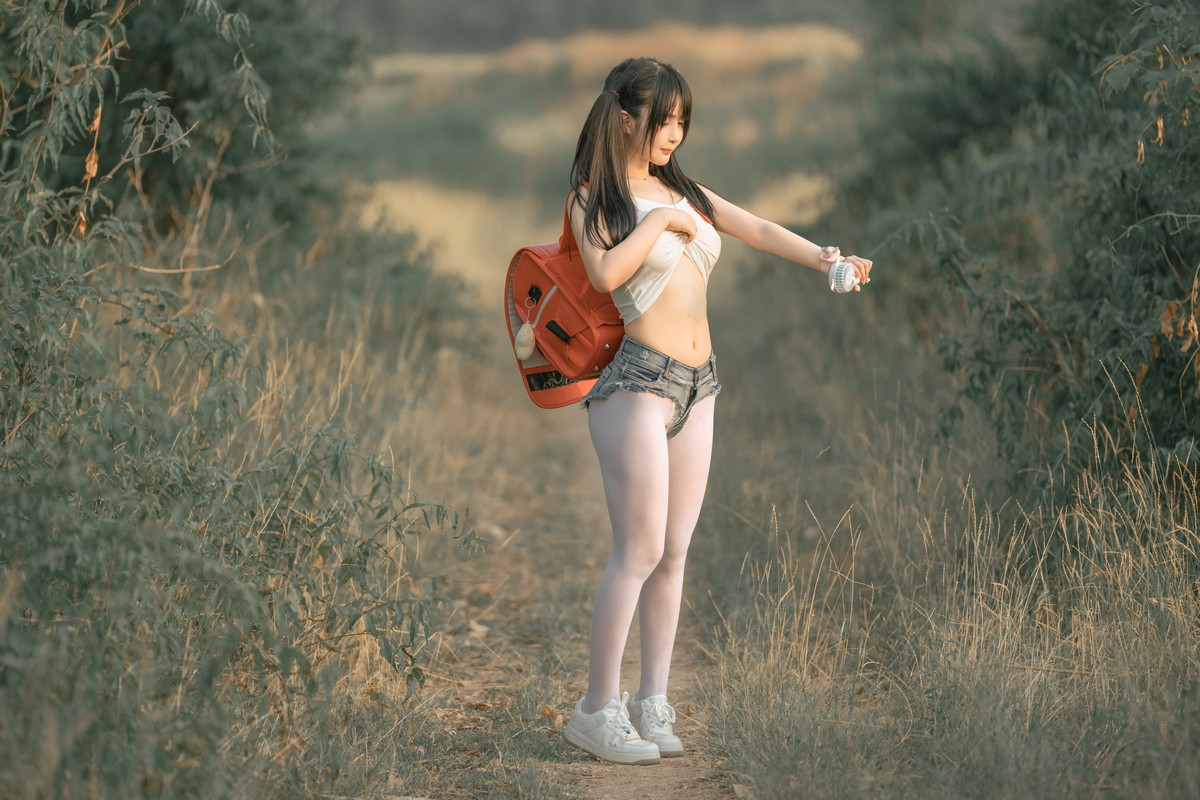xgyw.top_网络美女桜井宁宁小红包主题户外真空短上衣配牛仔短裤半脱秀惹火身材诱惑写真71P