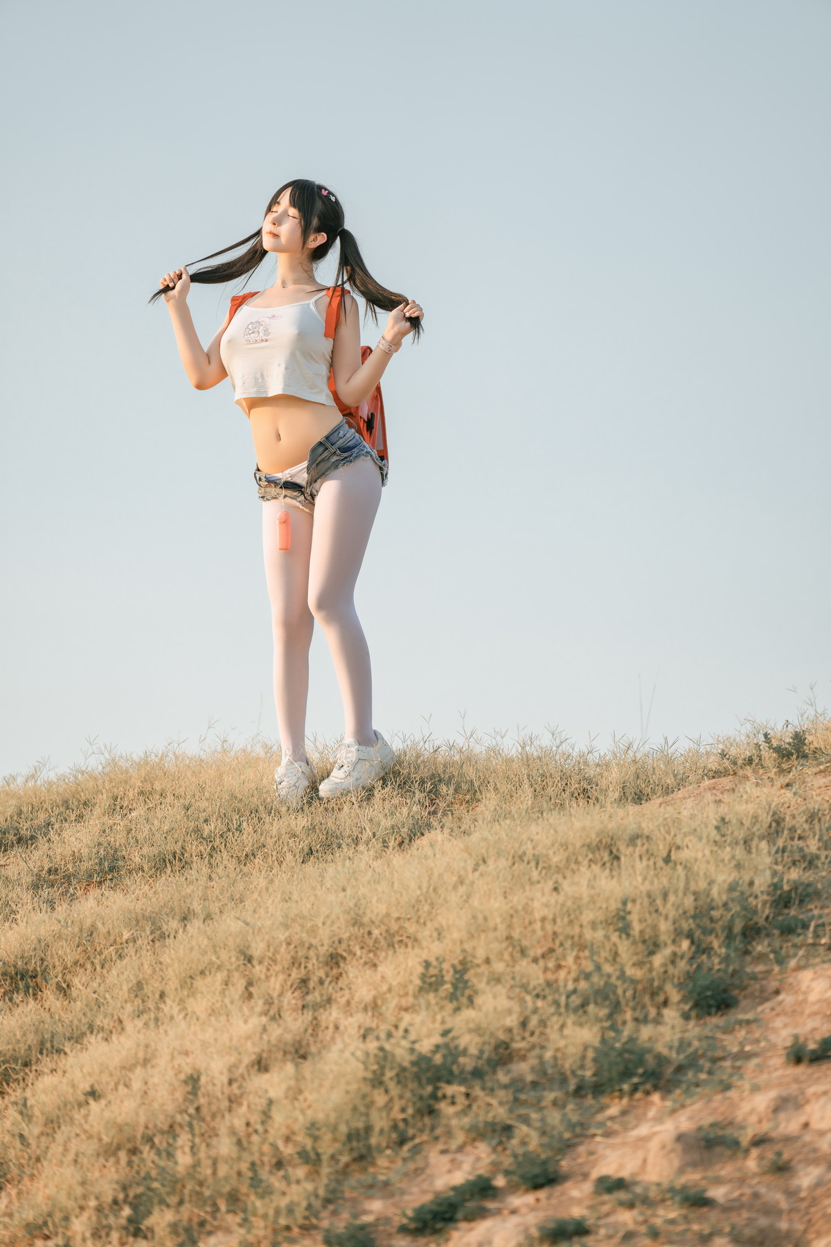 xgyw.top_网络美女桜井宁宁小红包主题户外真空短上衣配牛仔短裤半脱秀惹火身材诱惑写真71P