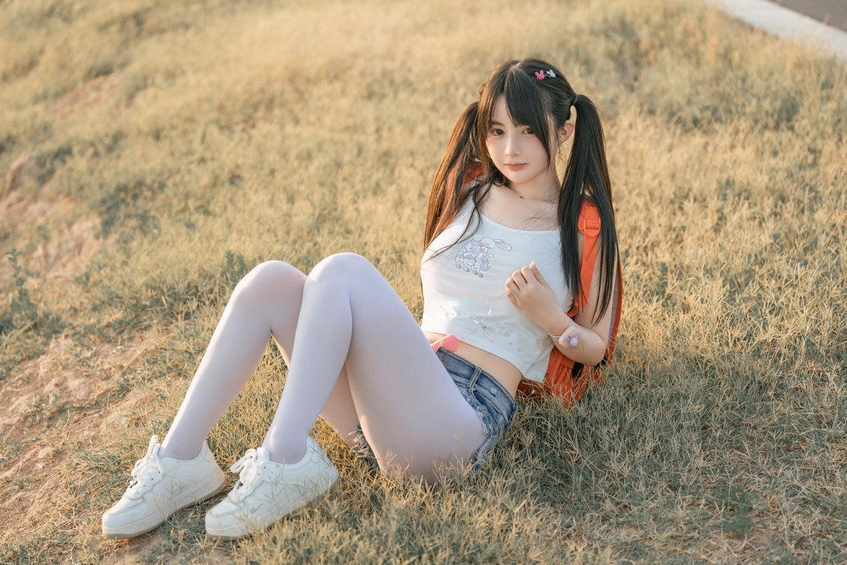 xgyw.top_网络美女桜井宁宁小红包主题户外真空短上衣配牛仔短裤半脱秀惹火身材诱惑写真71P