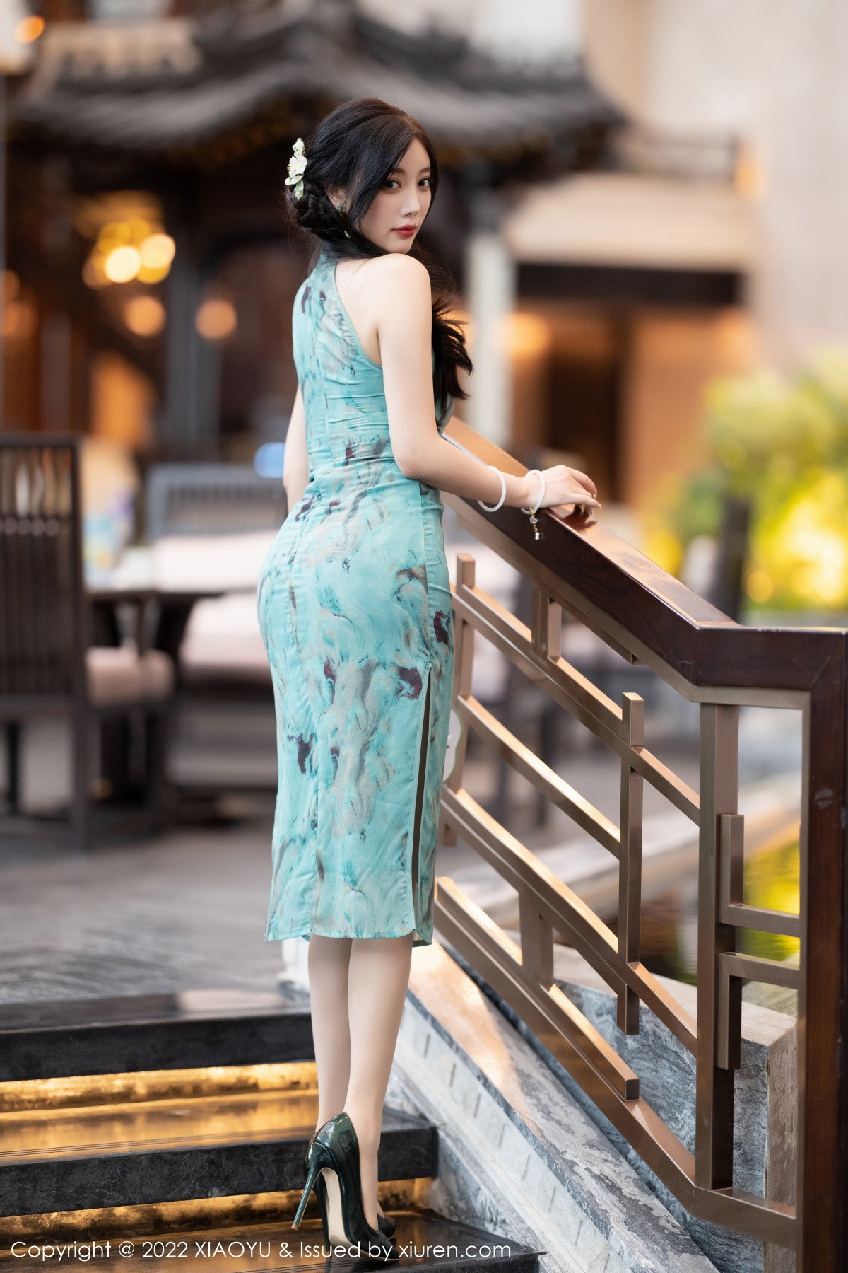 xgyw.top_[XiaoYu画语界]Vol.882_女神杨晨晨Yome户外蓝暗色旗袍配超薄肉丝秀完美身材诱惑写真92P