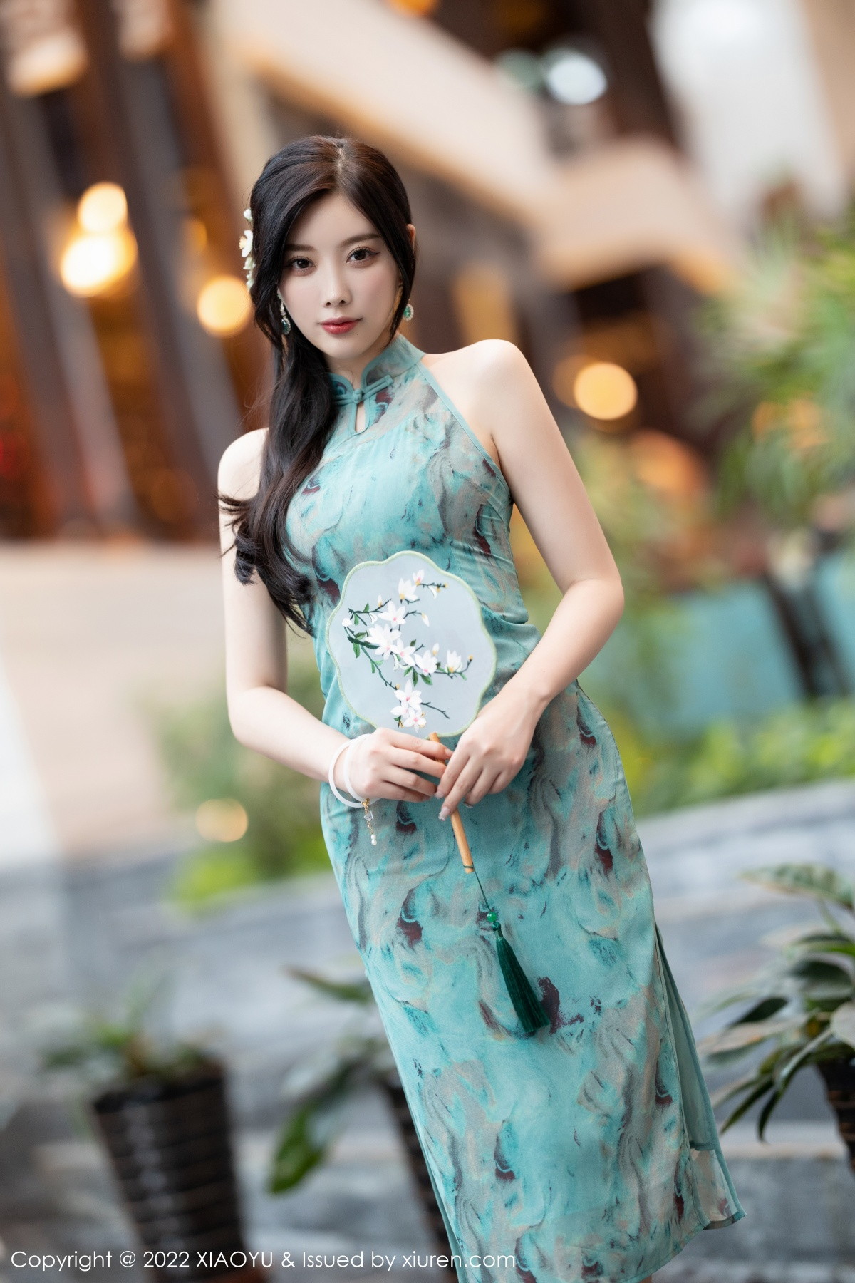 xgyw.top_[XiaoYu画语界]Vol.882_女神杨晨晨Yome户外蓝暗色旗袍配超薄肉丝秀完美身材诱惑写真92P