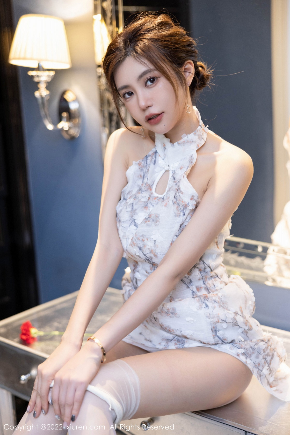 xgyw.top_[XiuRen秀人网]No.5713_女神绮里嘉ula心愿旅拍性感图案旗袍配开档白丝撩人诱惑写真97P