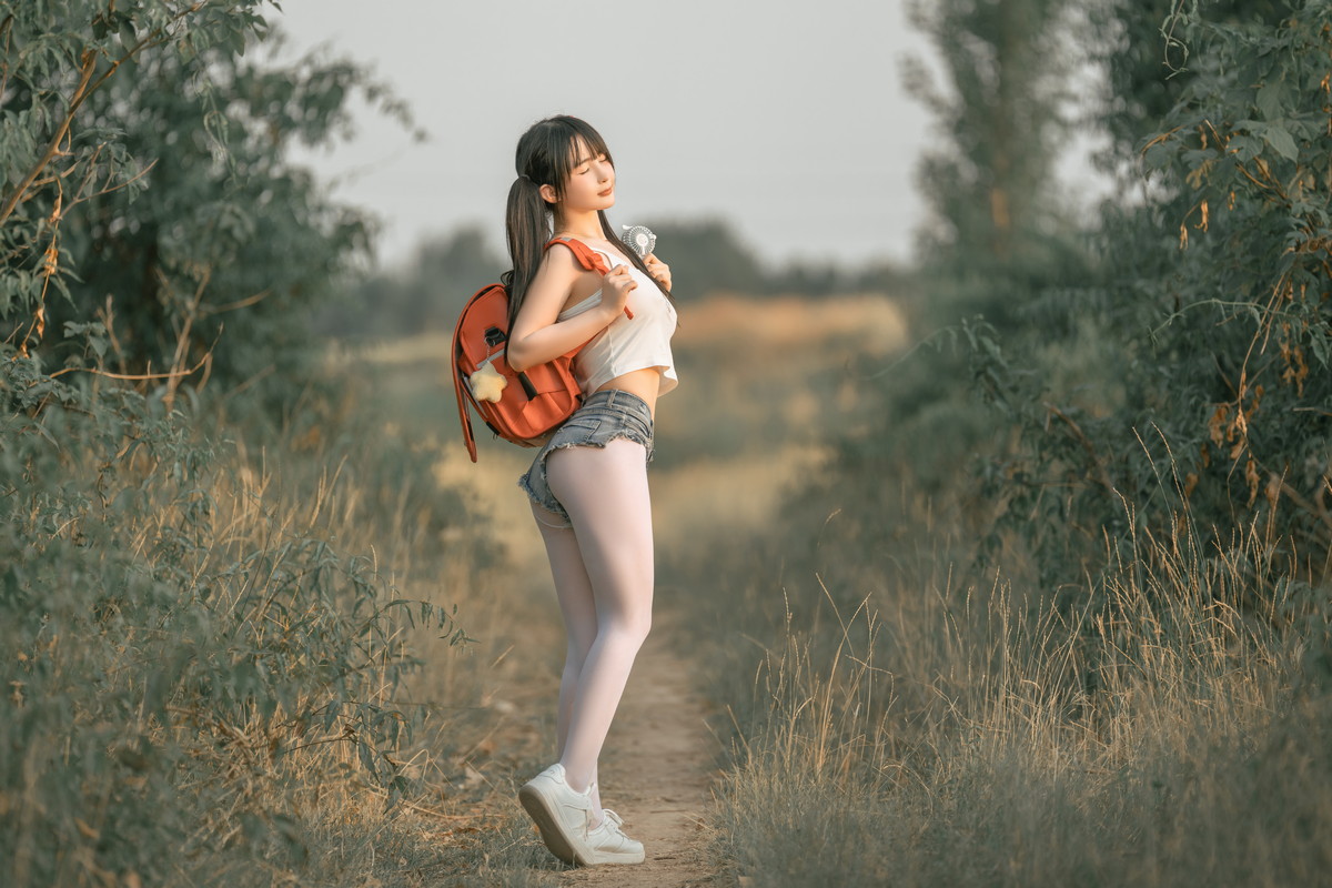 xgyw.top_网络美女桜井宁宁小红包主题户外真空短上衣配牛仔短裤半脱秀惹火身材诱惑写真71P